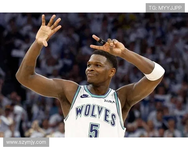 安东尼·爱德华兹:从飞行员到影星的传奇人生与深刻转型