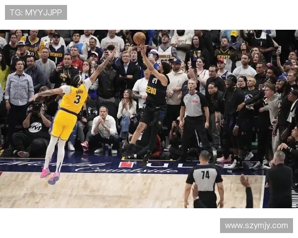 10月11日勇士与湖人精彩对决高清回顾全场比赛亮点与精彩瞬间分析 10月11日勇士与湖人精彩对决高清回顾全场比赛亮点与精彩瞬间分析