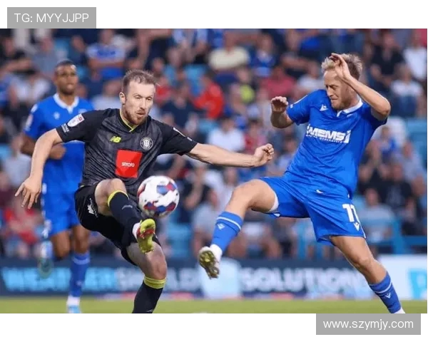 古斯雷与布拉德福德的激烈对决揭示足球战术的博弈与魅力