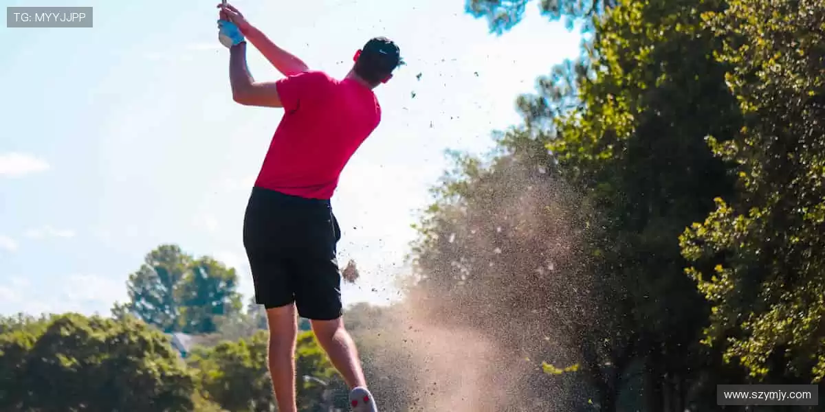 「从球衣到签名纪念品，你的热爱值得专属收藏！🎯点击探索，把偶像带回家！」